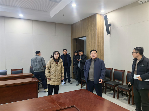 12月24日，洪董會(huì )同人大鄭主任檢查行知研學(xué)基地會(huì )務(wù)場(chǎng)地布置工作。.jpg