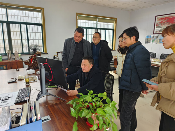 1月21日，洪董率隊赴浙江諸暨市共創(chuàng  )游樂(lè )沒(méi)施工程有限公司考察調研。.jpg