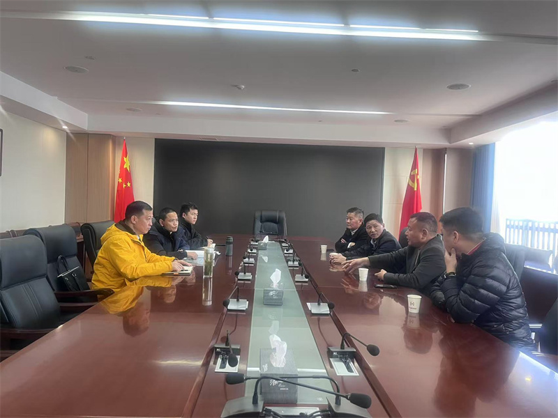 3月6日，浙江寧波徽州商會(huì )、寧波豐潤協(xié)成公司董事長(cháng)方利年一行赴集團考察調研，潘總、望豐公司陪同調研座談。.jpg